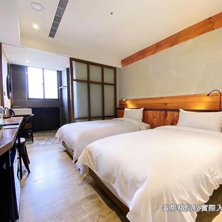 Central Land Hotel Taichung Bagian luar foto
