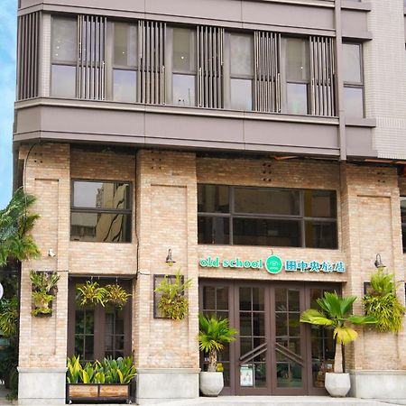 Central Land Hotel Taichung Bagian luar foto