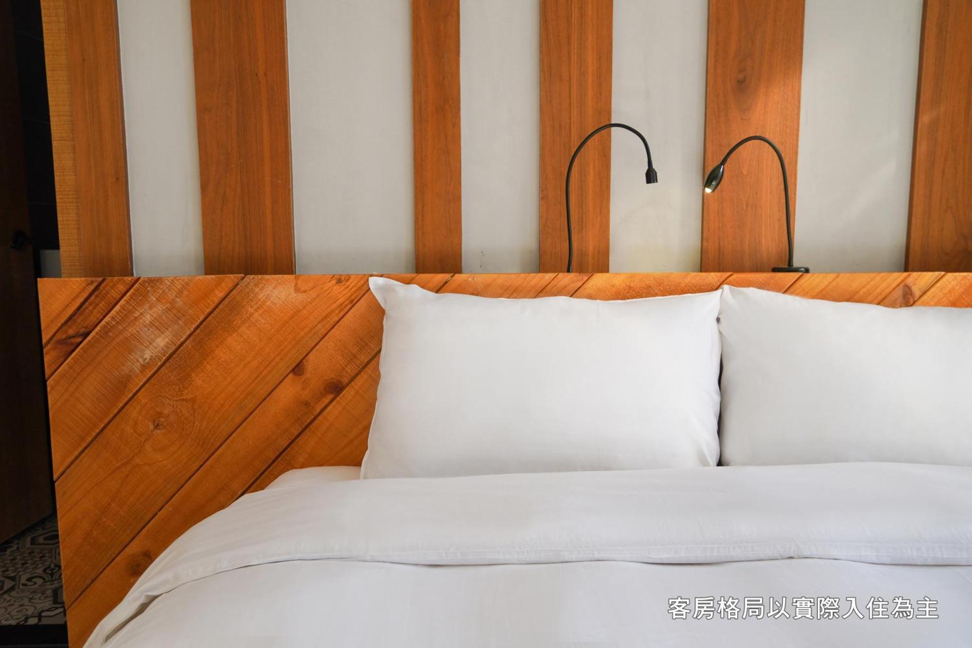 Central Land Hotel Taichung Bagian luar foto