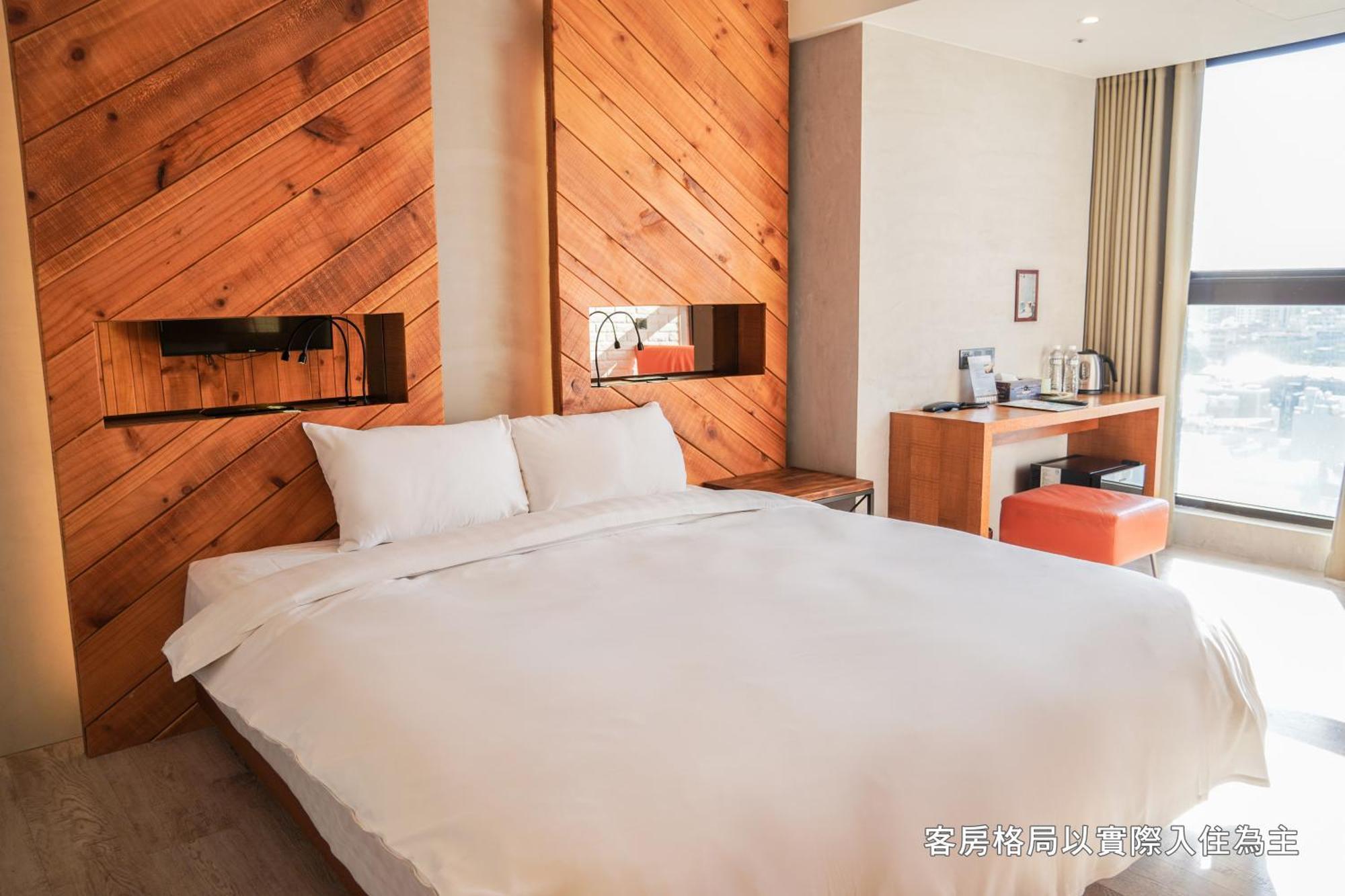 Central Land Hotel Taichung Bagian luar foto