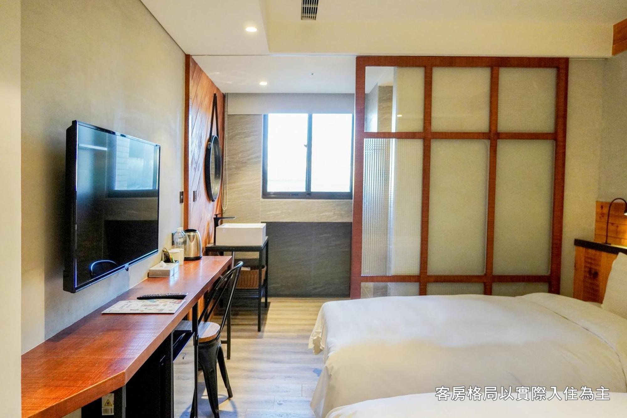 Central Land Hotel Taichung Bagian luar foto