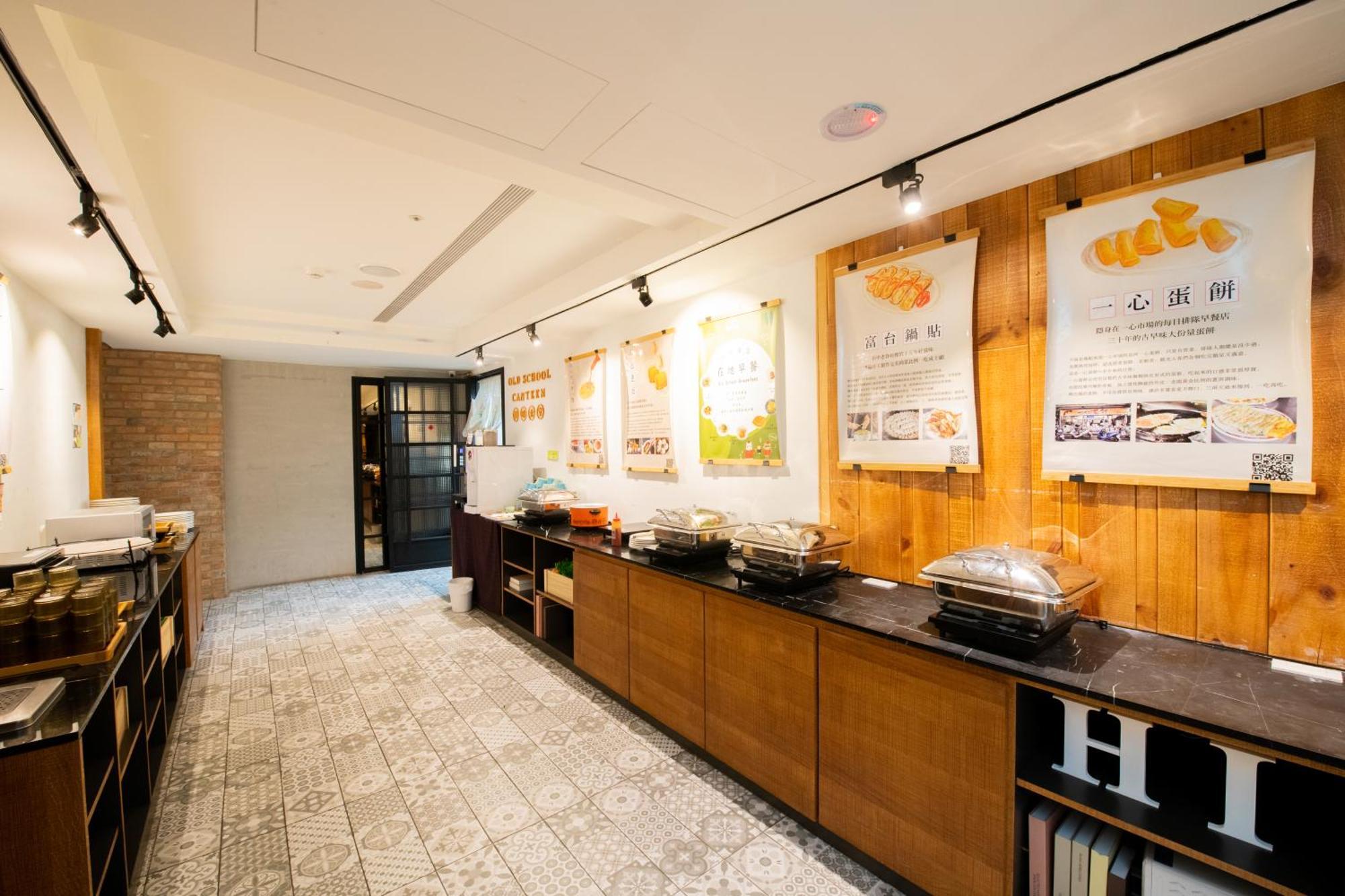 Central Land Hotel Taichung Bagian luar foto