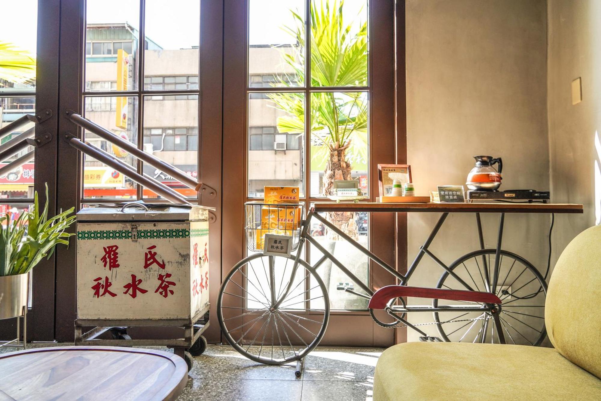 Central Land Hotel Taichung Bagian luar foto